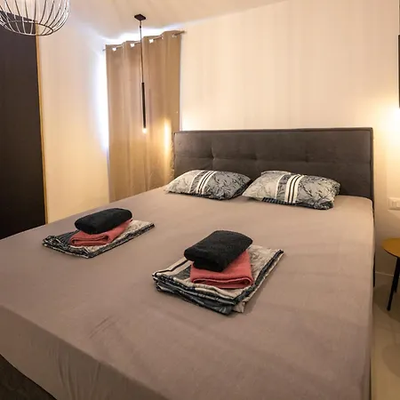 Ante & Ivano Biograd With Pool 比奥格勒·纳·莫鲁