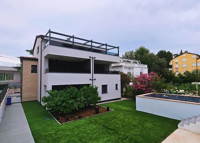 Ante & Ivano Biograd With Pool דירה
